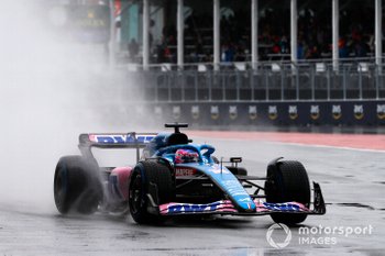 Alonso snelste in natte derde training Grand Prix van Canada