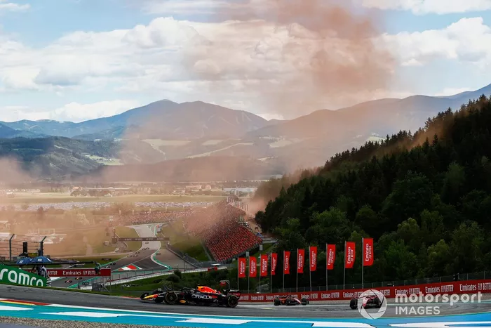 Max Verstappen, Red Bull Racing RB18, Charles Leclerc, Ferrari F1-75, Carlos Sainz, Ferrari F1-75