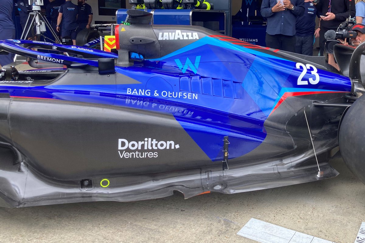 Nuevos pontones y suelo del Williams FW44