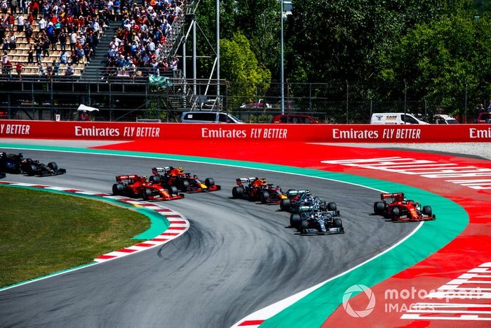 Lewis Hamilton, Mercedes AMG F1 W10, Valtteri Bottas, Mercedes AMG W10, Sebastian Vettel, Ferrari SF90, Max Verstappen, Red Bull Racing RB15, Charles Leclerc, Ferrari SF90, Pierre Gasly, Red Bull Racing RB15, y Romain Grosjean, Haas F1 Team VF-19 al inicio