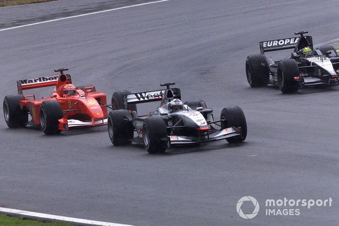 David Coulthard, McLaren MP4/16 Mercedes, Michael Schumacher, Ferrari F2001, Tarso Marques, Minardi PS01 European