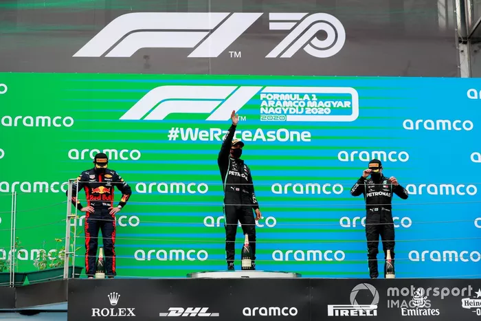 Podio: segundo lugar Max Verstappen, Red Bull Racing, ganador Lewis Hamilton, Mercedes-AMG Petronas F1 y el tercer lugar Valtteri Bottas, Mercedes-AMG Petronas F1