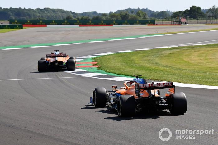 Carlos Sainz Jr., McLaren MCL35, Lando Norris, McLaren MCL35
