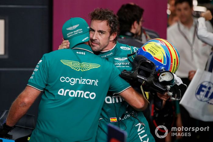 Fernando Alonso, Aston Martin F1 Team, celebra un buen resultado en la calificación