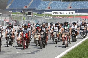 Vuelta a la pista en ciclomotor