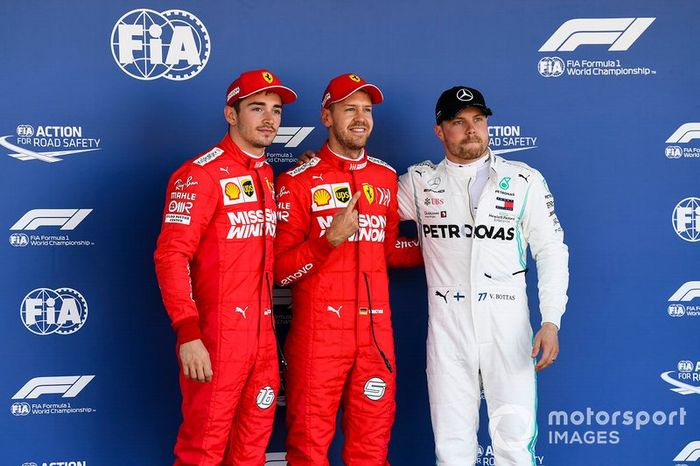Segundo Charles Leclerc, Ferrari, ganador de la pole Sebastian Vettel, Ferrari y tercero Valtteri Bottas, Mercedes AMG F1 