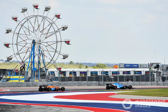 Fernando Alonso, Alpine A521, Daniel Ricciardo, McLaren MCL35M