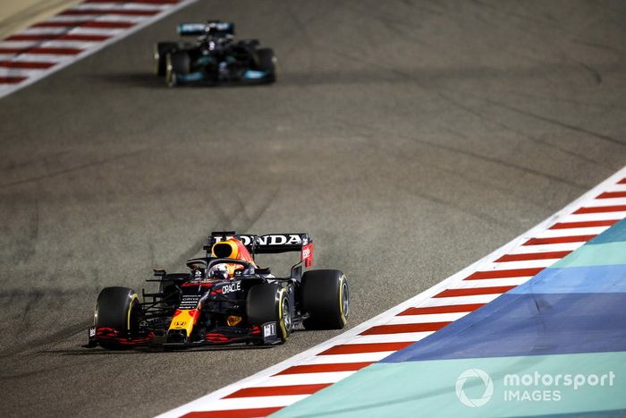 Max Verstappen, Red Bull Racing RB16B, Lewis Hamilton, Mercedes W12