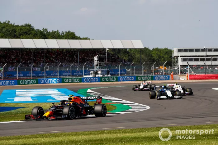 Sergio Pérez, Red Bull Racing RB16B, Nicholas Latifi, Williams FW43B, Mick Schumacher, Haas VF-21