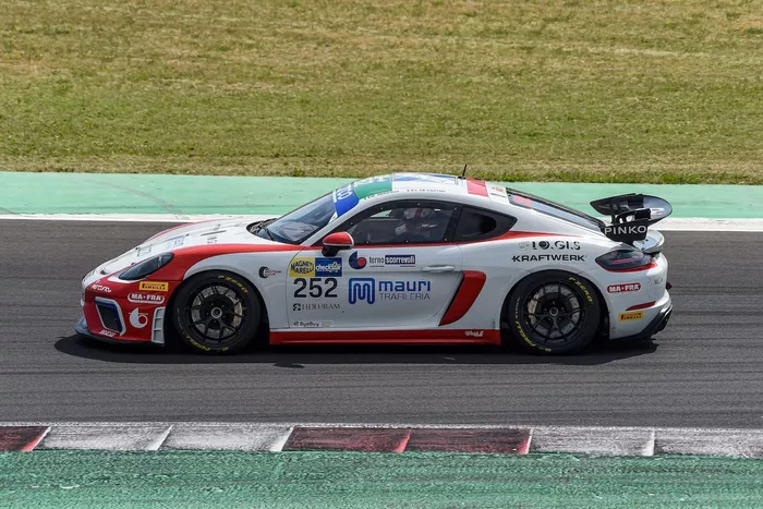 #252 Ebimotors, Porsche 718 Cayman GT4: Sabino De Castro, Matteo Arrigosi
