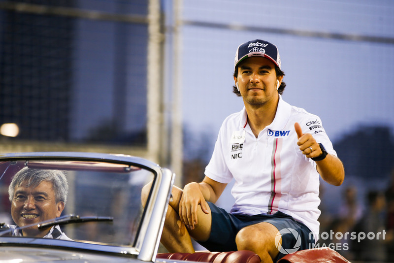 Sergio Perez, Racing Point Force India VJM1, en el desfile de pilotos