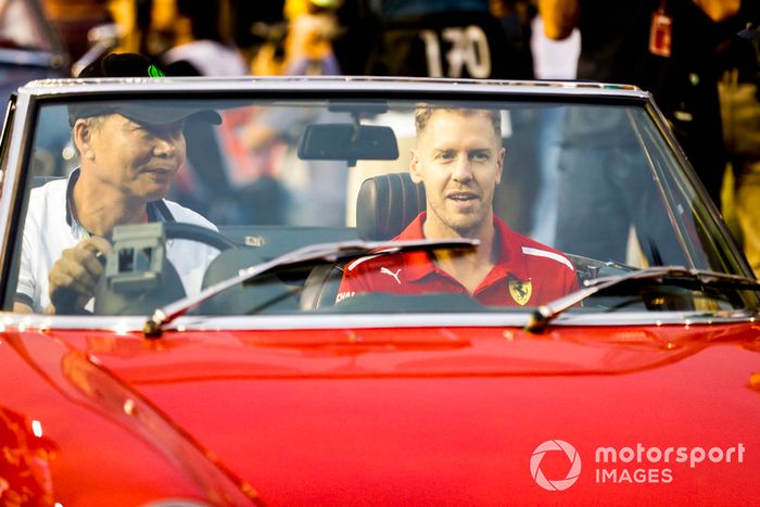 Sebastian Vettel, Ferrari, en el desfile de pilotos
