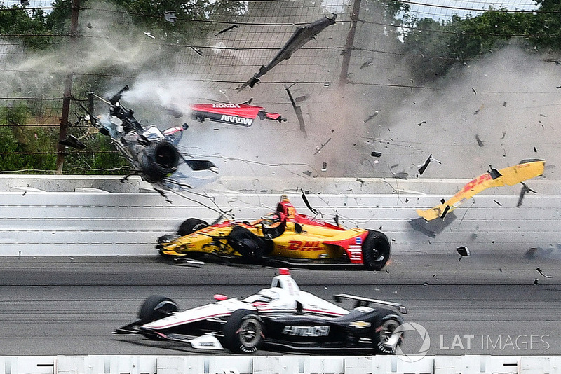 Robert Wickens, Schmidt Peterson Motorsports Honda, James Hinchcliffe, Schmidt Peterson Motorsports Honda, Ryan Hunter-Reay, Andretti Autosport Honda, Pietro Fittipaldi, Dale Coyne Racing Honda crash