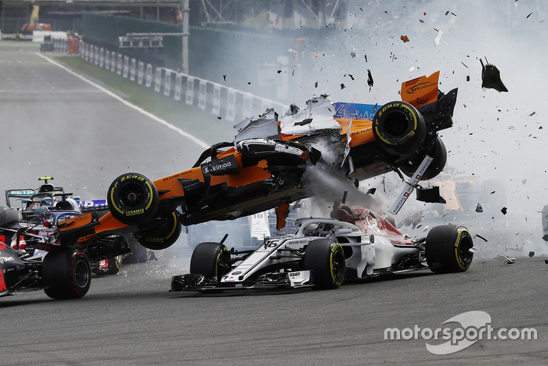 Fernando Alonso, McLaren MCL33 gets airbourne at the start of the race