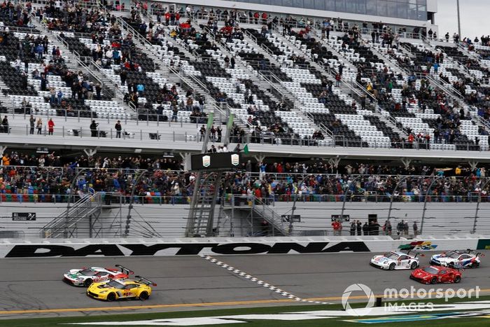 #67 Ford Chip Ganassi Racing Ford GT, GTLM: Ryan Briscoe, Richard Westbrook, Scott Dixon, #3 Corvette Racing Corvette C7.R, GTLM: Jan Magnussen, Antonio Garcia, Mike Rockenfeller, #62 Risi Competizione Ferrari 488 GTE, GTLM: Davide Rigon, Miguel Molina, Alessandro Pier Guidi, James Calado, #911 Porsche GT Team Porsche 911 RSR, GTLM: Patrick Pilet, Nick Tandy, Frederic Makowiecki, #24 BMW Team RLL BMW M8 GTE, GTLM: Jesse Krohn, John Edwards, Mozzie Mostert, Alex Zanardi, start