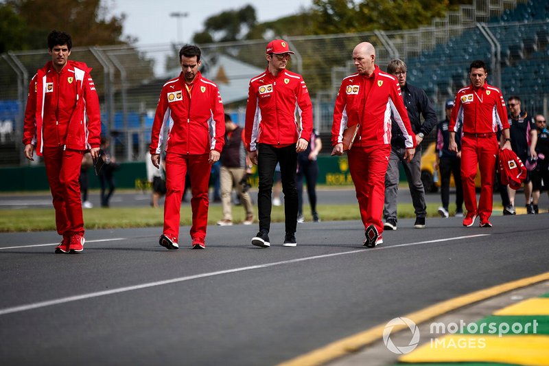 Charles Leclerc, Ferrari, con Jock Clear, ingegnere di pista, Ferrari