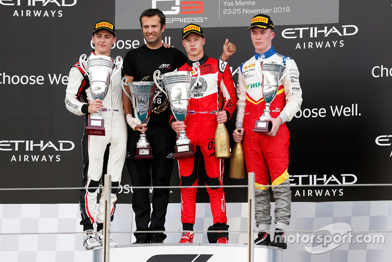 Jake Hughes, ART Grand Prix, Nikita Mazepin, ART Grand Prix, et Simo Laaksonen, Campos Racing, sur le podium
