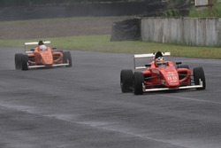 Keanon Santoso di depan Isyraf Danish