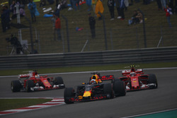 Daniel Ricciardo, Red Bull Racing RB13, leads Kimi Raikkonen, Ferrari SF70H, and Sebastian Vettel, Ferrari SF70H