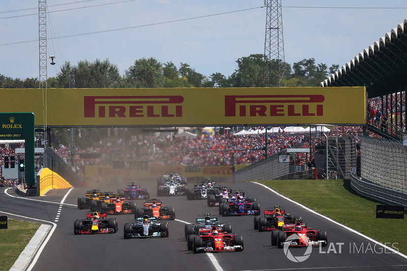 Sebastian Vettel, Ferrari SF70-H líder al inicio de la carrera