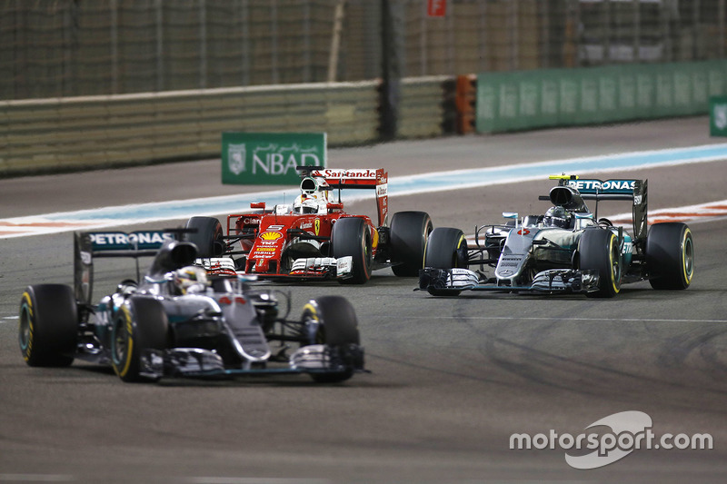 Lewis Hamilton, Mercedes AMG F1 W07 Hybrid, Nico Rosberg, Mercedes AMG F1 W07 Hybrid y Sebastian Vettel, Ferrari SF16-H