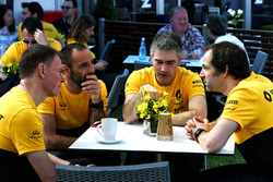 Alan Permane, Renault Sport F1 avec Cyril Abiteboul, Nick Chester, et Ciaron Pilbeam