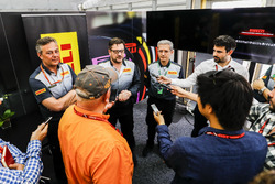 El equipo de Pirelli F1 habla con la prensa