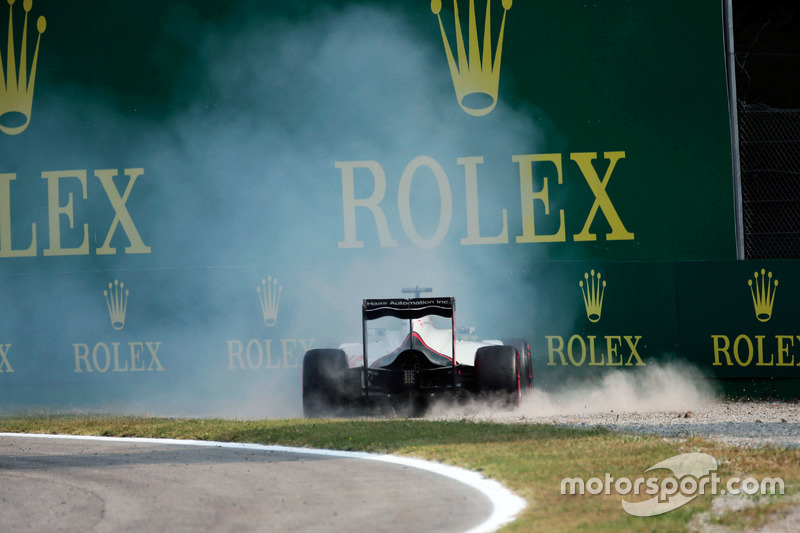 Romain Grosjean, Haas F1 Team VF-16 leaves the circuit in the third practice session