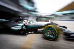 Lewis Hamilton, Mercedes AMG F1 W07 Hybrid leaves the pits