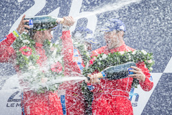Podium LMGT Am : les vainqueurs de la catégorie #62 Scuderia Corsa Ferrari 458 Italia: Bill Sweedler, Jeff Segal, Townsend Bell