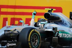 Ganador Nico Rosberg, Mercedes AMG F1 Team W07 en parc ferme