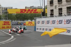 Nick Heidfeld, Mahindra Racing under yellow flag