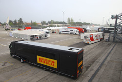 Pirelli camiones en el paddock