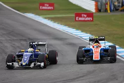 Marcus Ericsson, Sauber C35 and Rio Haryanto, Manor Racing MRT05 battle for position