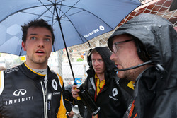 Джолион Палмер, Renault Sport F1 Team и Жюльен Симон-Шотемп, Renault Sport F1 Team