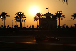 Romain Grosjean, Haas F1 Team VF-17 kıvılcım saçıyor