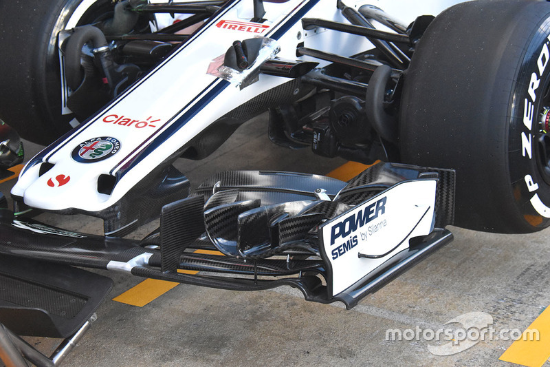 Переднє крило Alfa Romeo Sauber C37