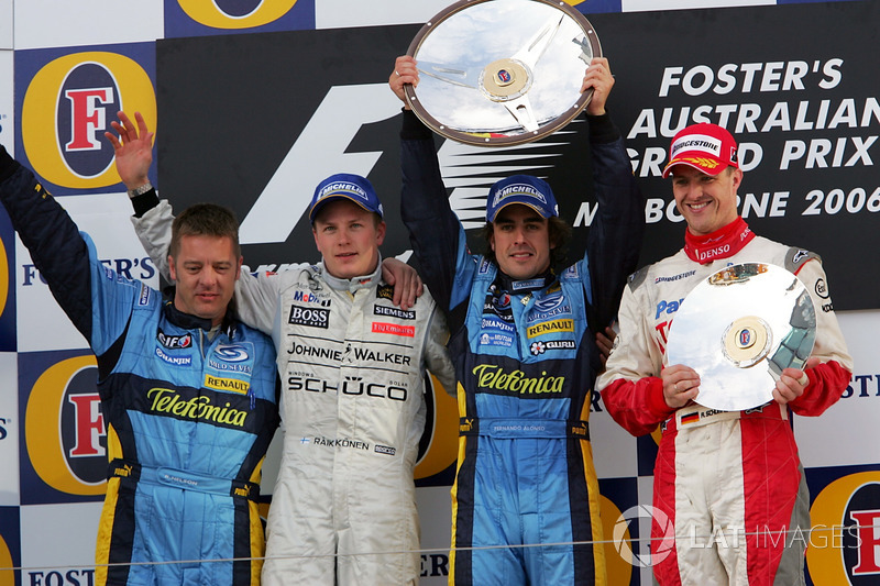 Podium: tweede Kimi Raikkonen, McLaren, winnaar Fernando Alonso, Renault F1 Team, derde Ralf Schumac