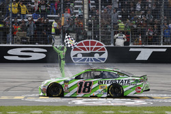 Race winner Kyle Busch, Joe Gibbs Racing, Toyota Camry Interstate Batteries