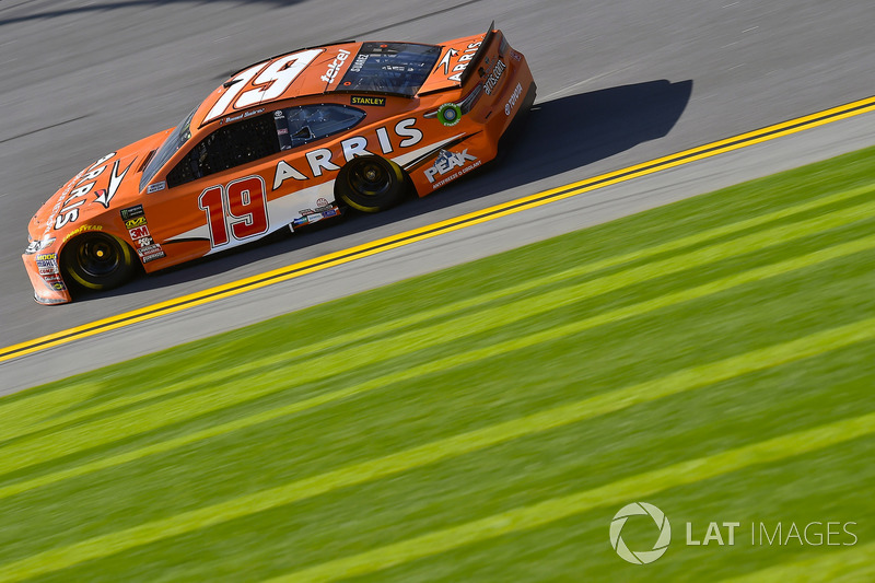 Crash: Daniel Suarez, Joe Gibbs Racing, Toyota