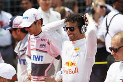 Esteban Ocon, Force India, e Daniel Ricciardo, Red Bull Racing, in griglia prima della partenza