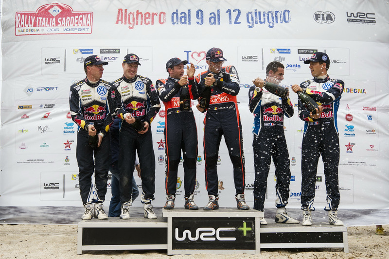 Podium: Winners Thierry Neuville, Nicolas Gilsoul, Hyundai i20 WRC, Hyundai Motorsport; second place