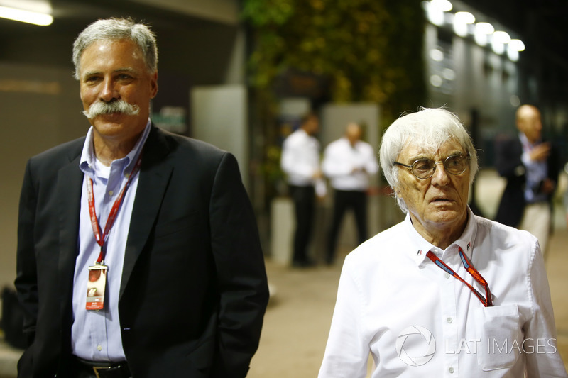 Bernie Ecclestone, CEO y presidente de FOM con Chase Carey de Liberty Media