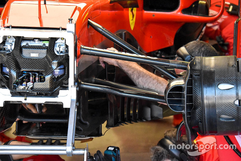 Bargeboard and floor swap on the Ferrari SF71H of Kimi Raikkonen