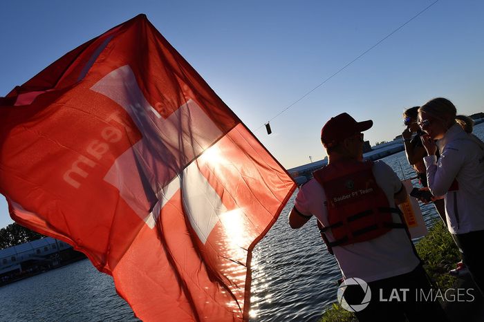 Sauber en la carrera de balsas