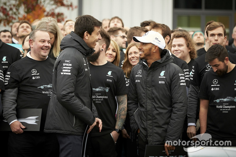 Lewis Hamilton, Mercedes AMG F1, Toto Wolff, directeur exécutif Mercedes AMG F1