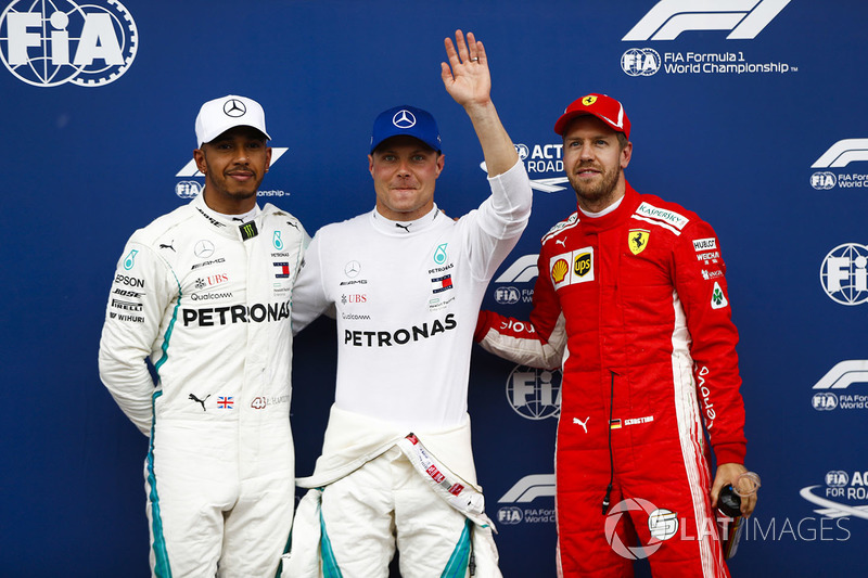 Il poleman Valtteri Bottas, Mercedes AMG F1, il secondo qualificato Lewis Hamilton, Mercedes AMG F1, il terzo qualificato Sebastian Vettel, Ferrari