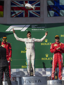 Sebastian Vettel, Ferrari, Lewis Hamilton, Mercedes-AMG F1 and Kimi Raikkonen, Ferrari celebrate on the podium