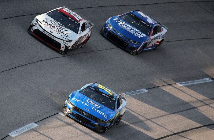 Chris Buescher, RFK Racing, Chase Briscoe, Joe Gibbs Racing, Kyle Larson, Hendrick Motorsports