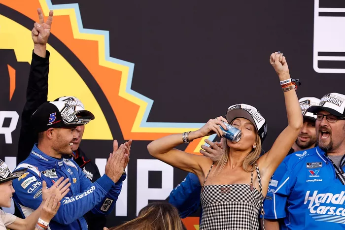 Kyle Larson, Hendrick Motorsports Chevrolet, and hiswife, Katelyn Larson